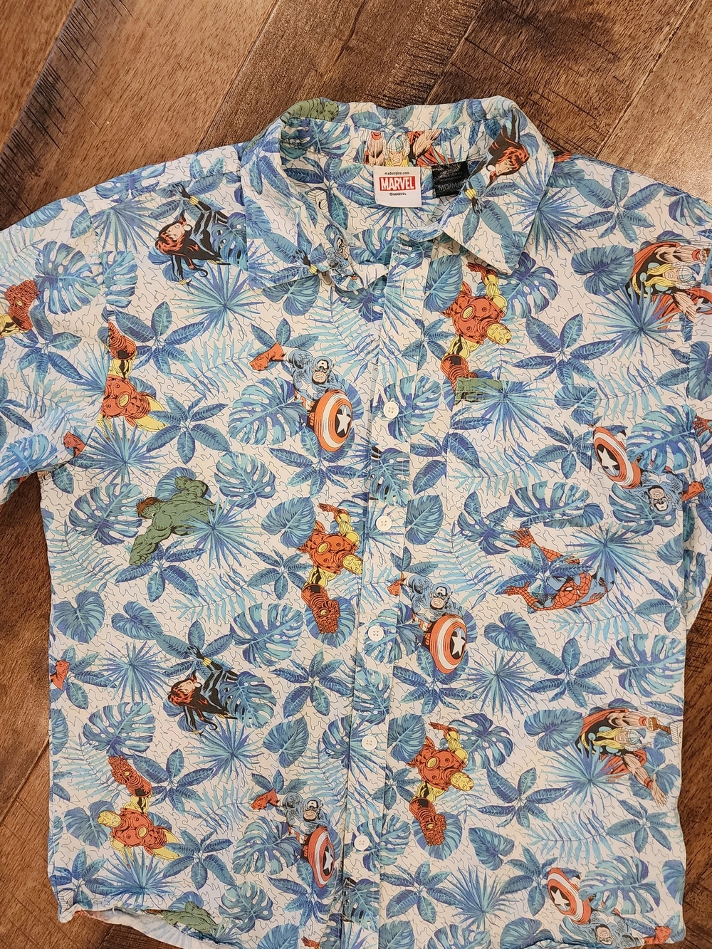 Marvel Men’s Blue Tropical Print Button-Up Shirt